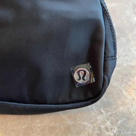 🖤Lululemon Everywhere Belt Bag-Black - Picture 3 of 5